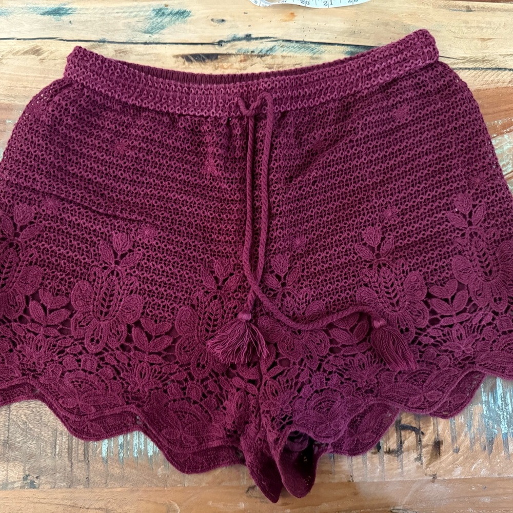 Abercrombie & Fitch Cotton Crochet Lace Maroon Shorts Medium Burgundy